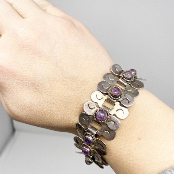 207 Vintage Taxco sterling silver and amethyst traditional link bracelet
